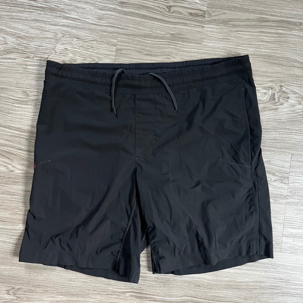 Rhone Mako Shorts Mens XL Black Athletic Training Gym Performance 100209